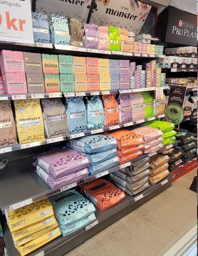 Stort utbud av monsters foder. Här finns singelprotein för katt, smaskig burkmat och perfekt mat för den kräsne katten